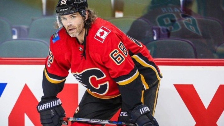 Superzákrok Darlinga. Jágr mal na hokejke prvý gól za Calgary